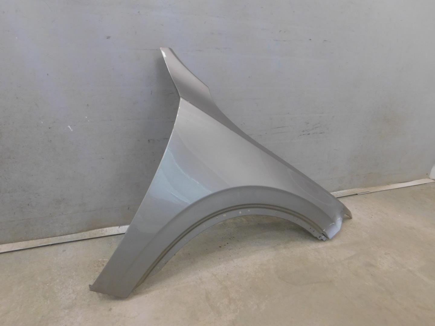 Крыло переднее правое