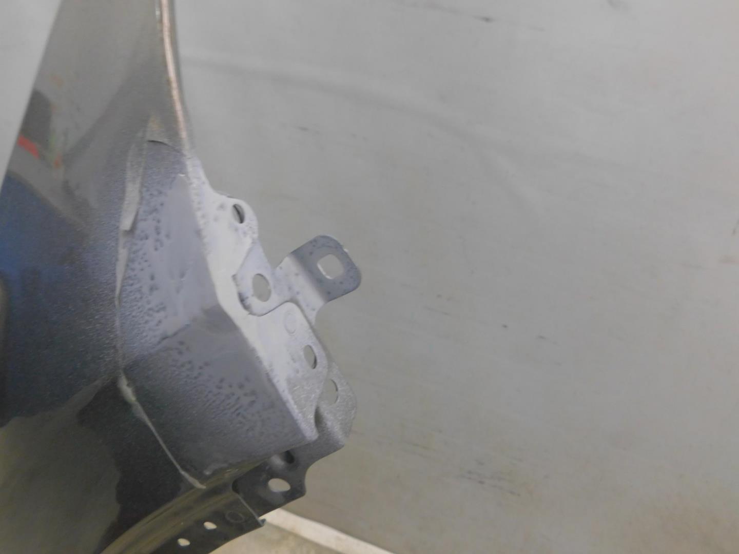 Крыло переднее правое