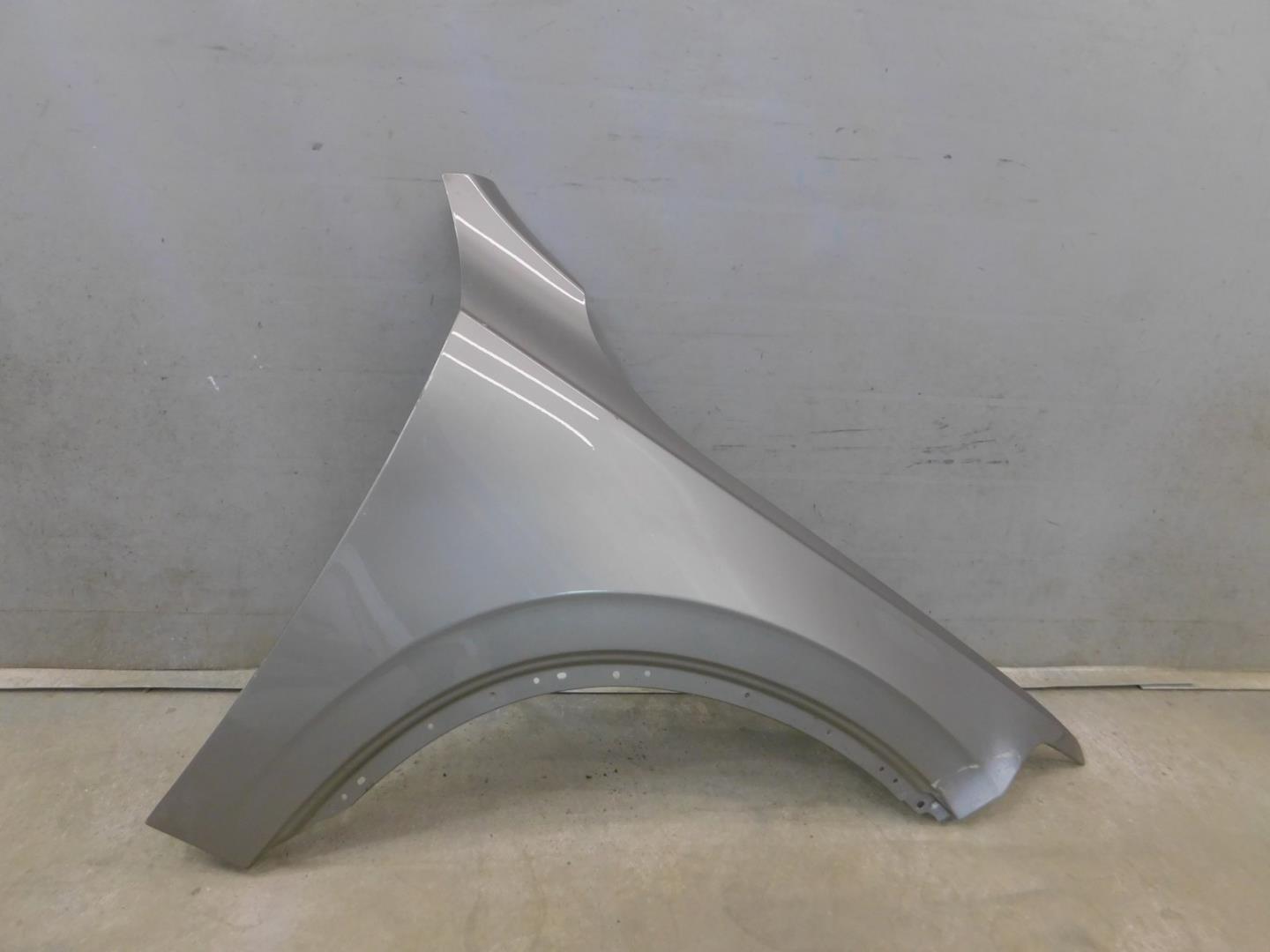 Крыло переднее правое