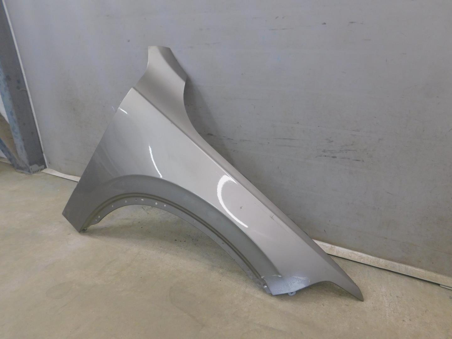 Крыло переднее правое