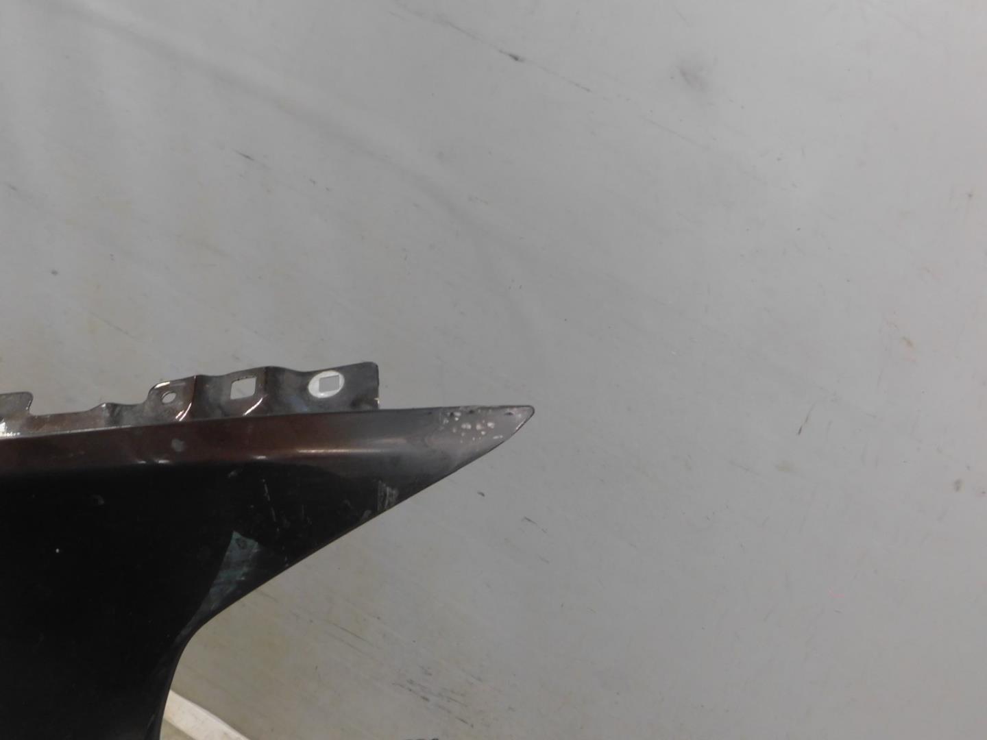 Крыло переднее правое