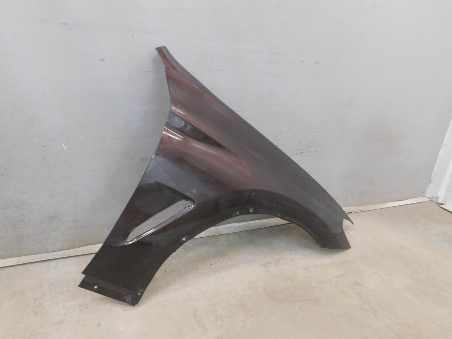 Крыло переднее правое