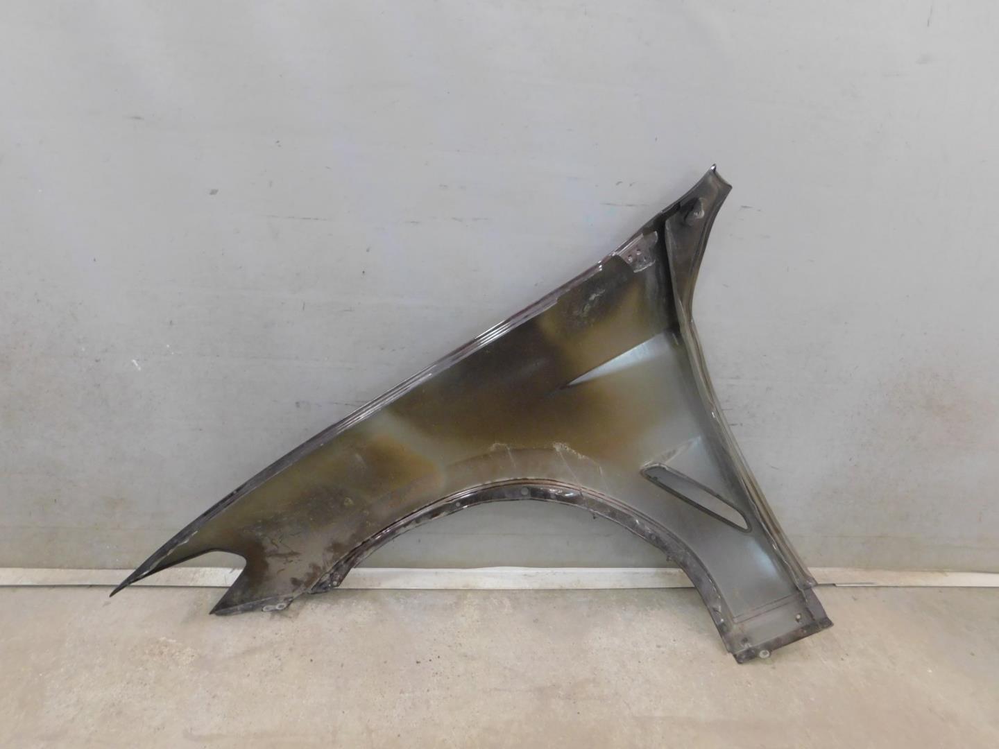 Крыло переднее правое