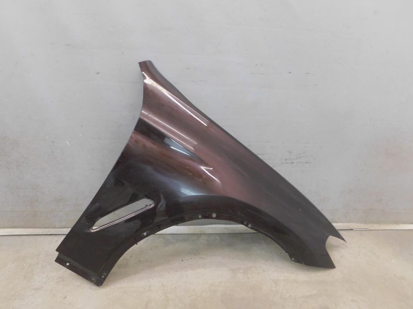 Крыло переднее правое