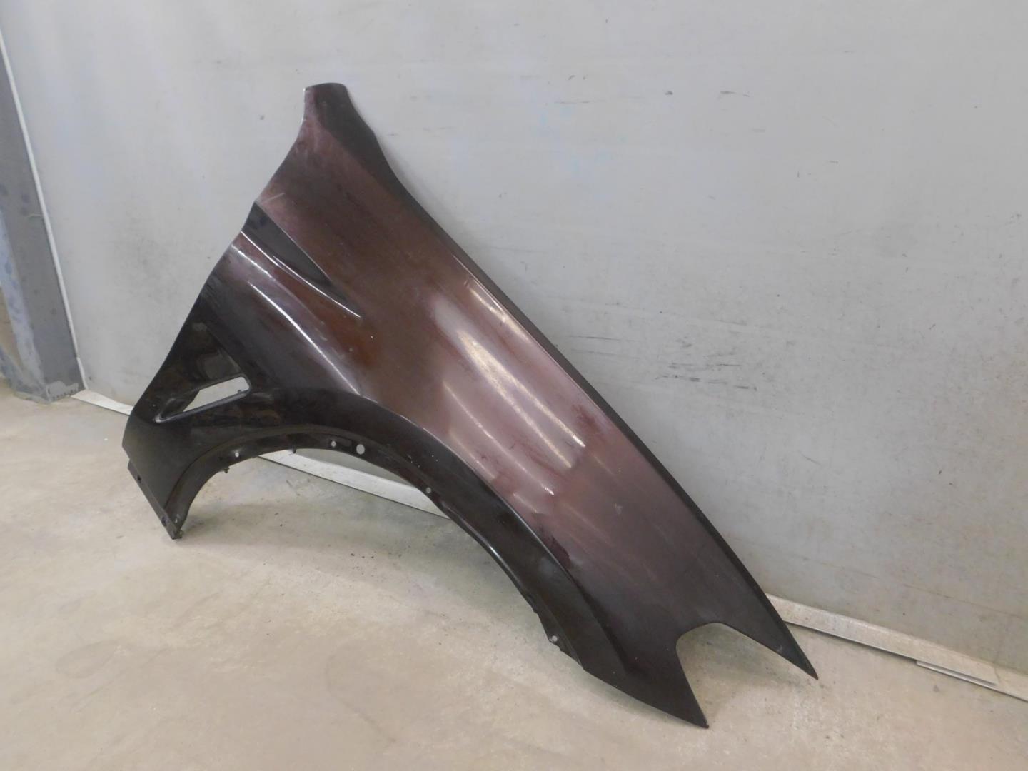 Крыло переднее правое