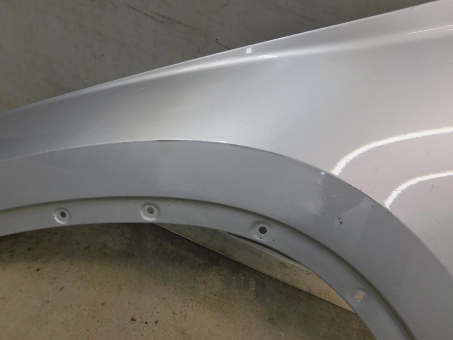 Крыло переднее левое