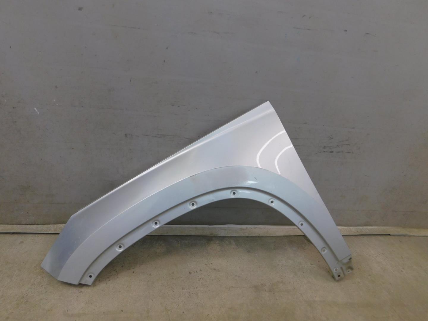 Крыло переднее левое