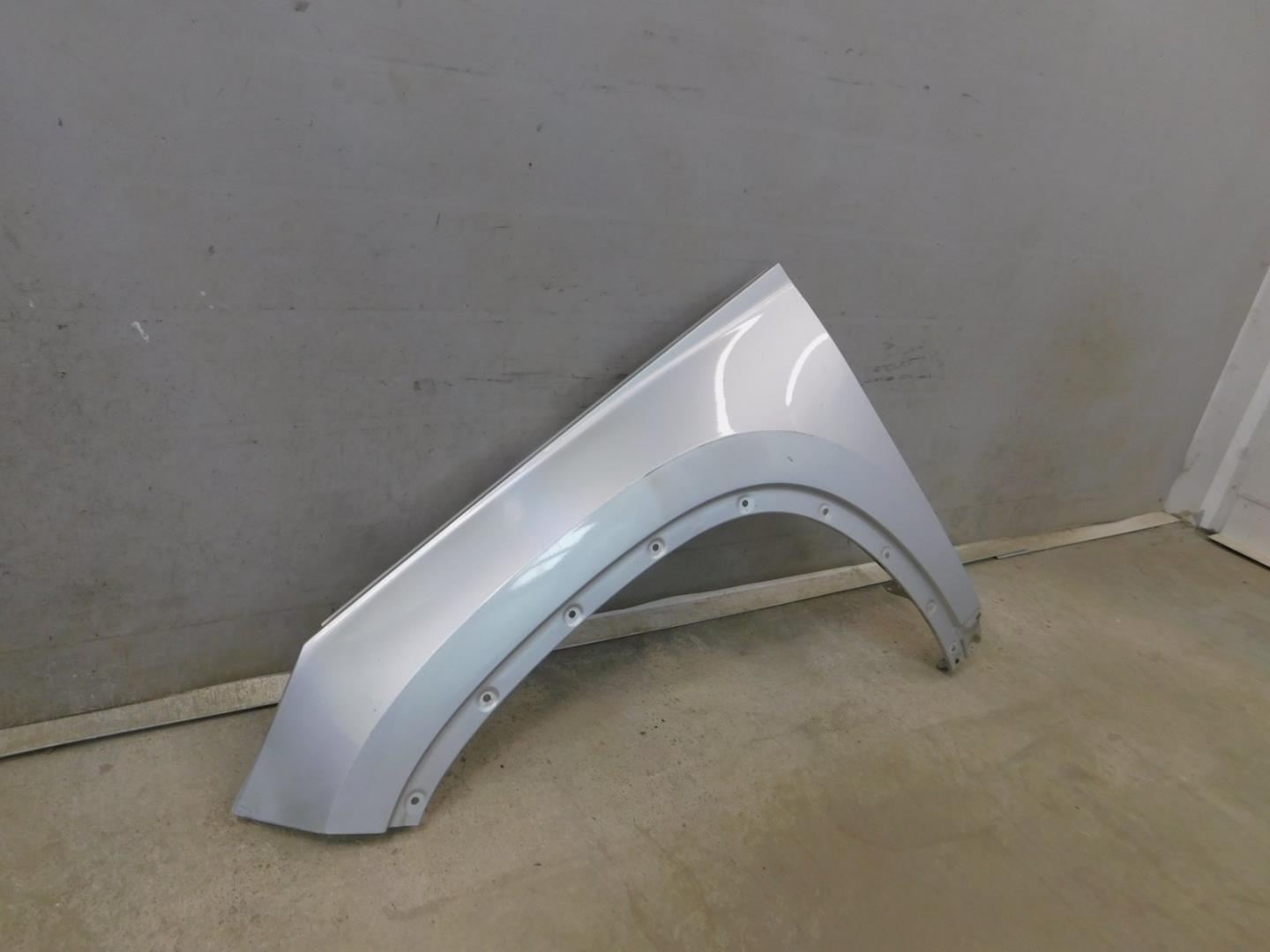 Крыло переднее левое