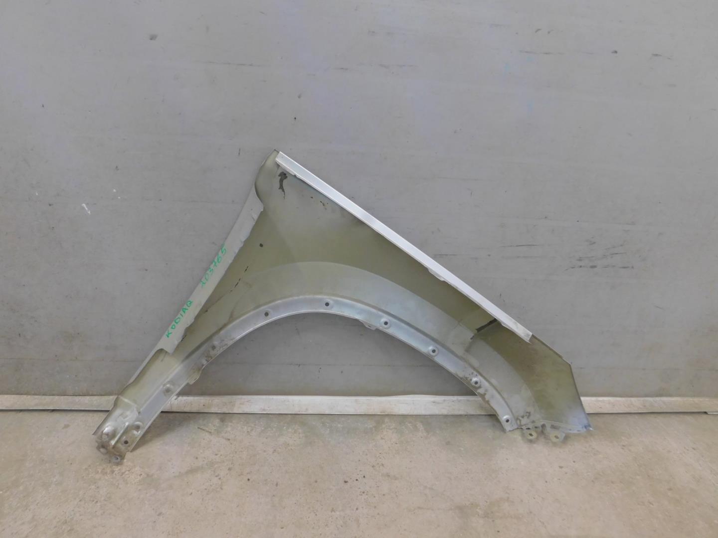 Крыло переднее левое