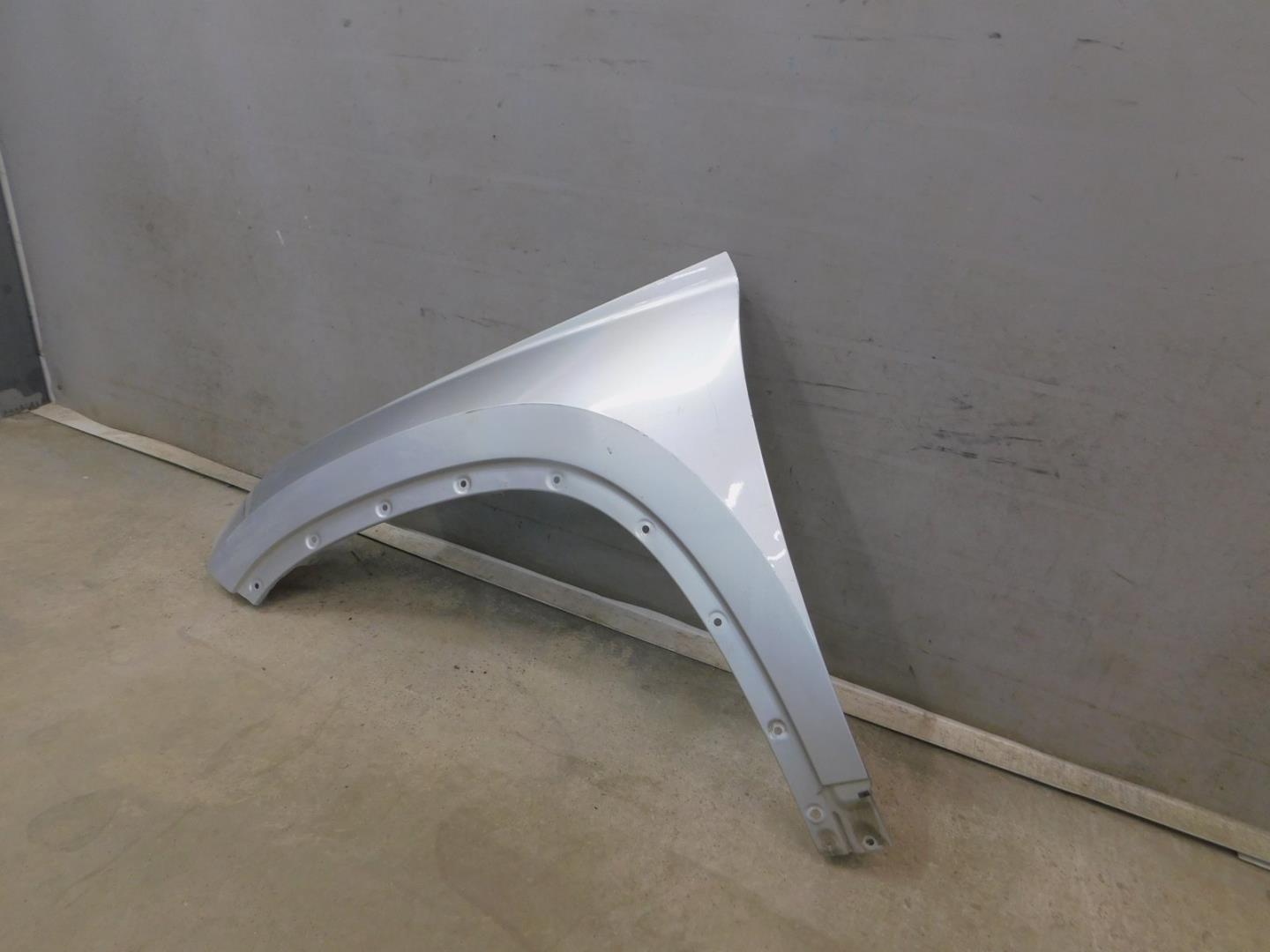 Крыло переднее левое