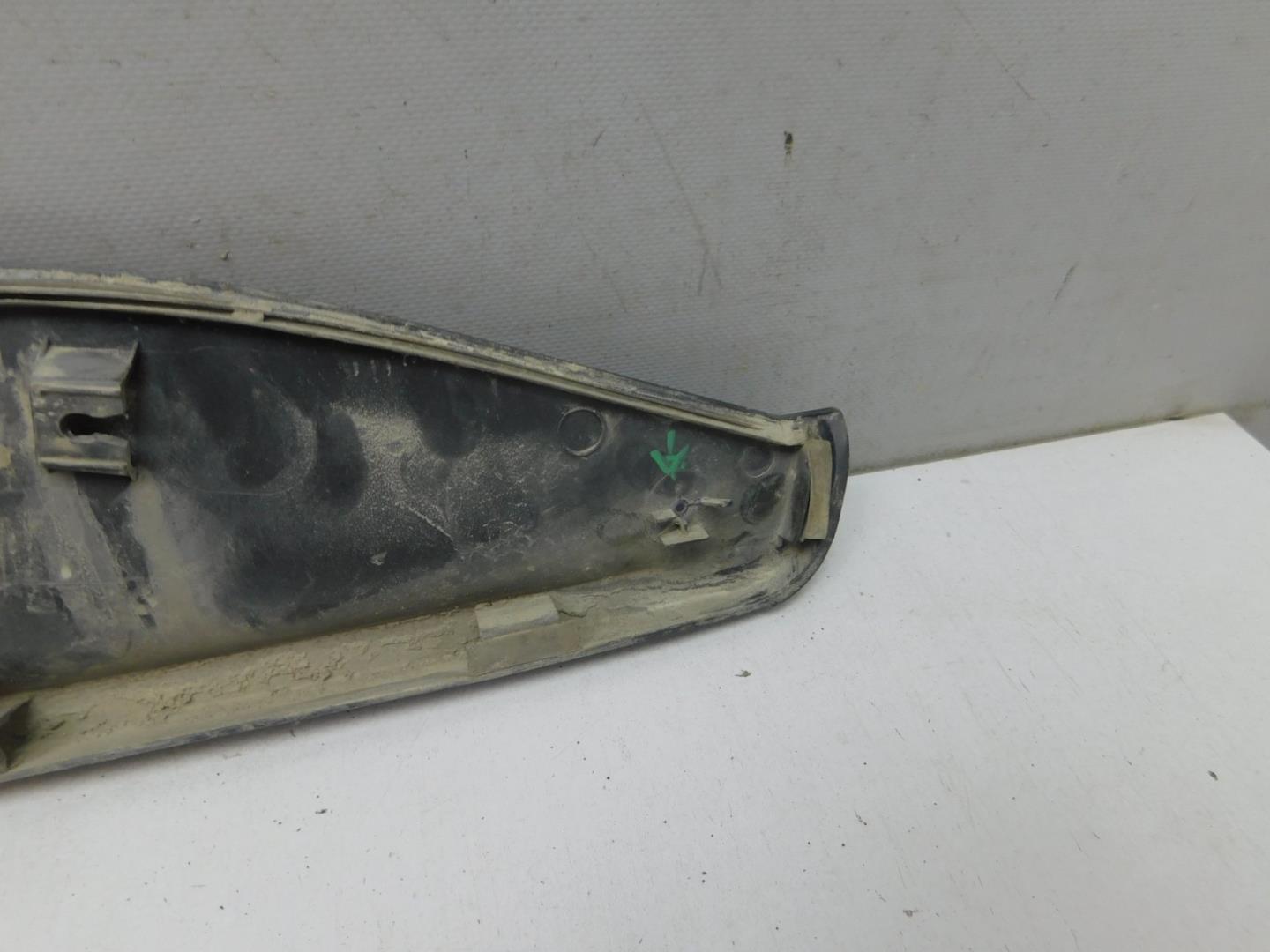 Накладка двери передней левой