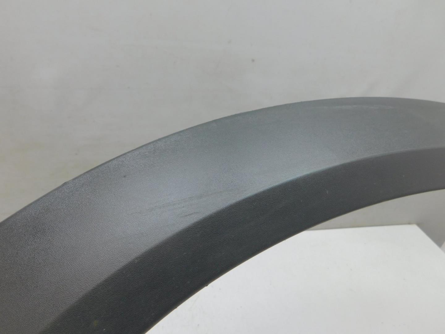 Накладка переднего крыла правого