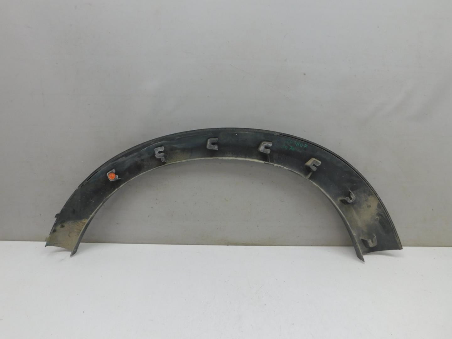 Накладка переднего крыла правого