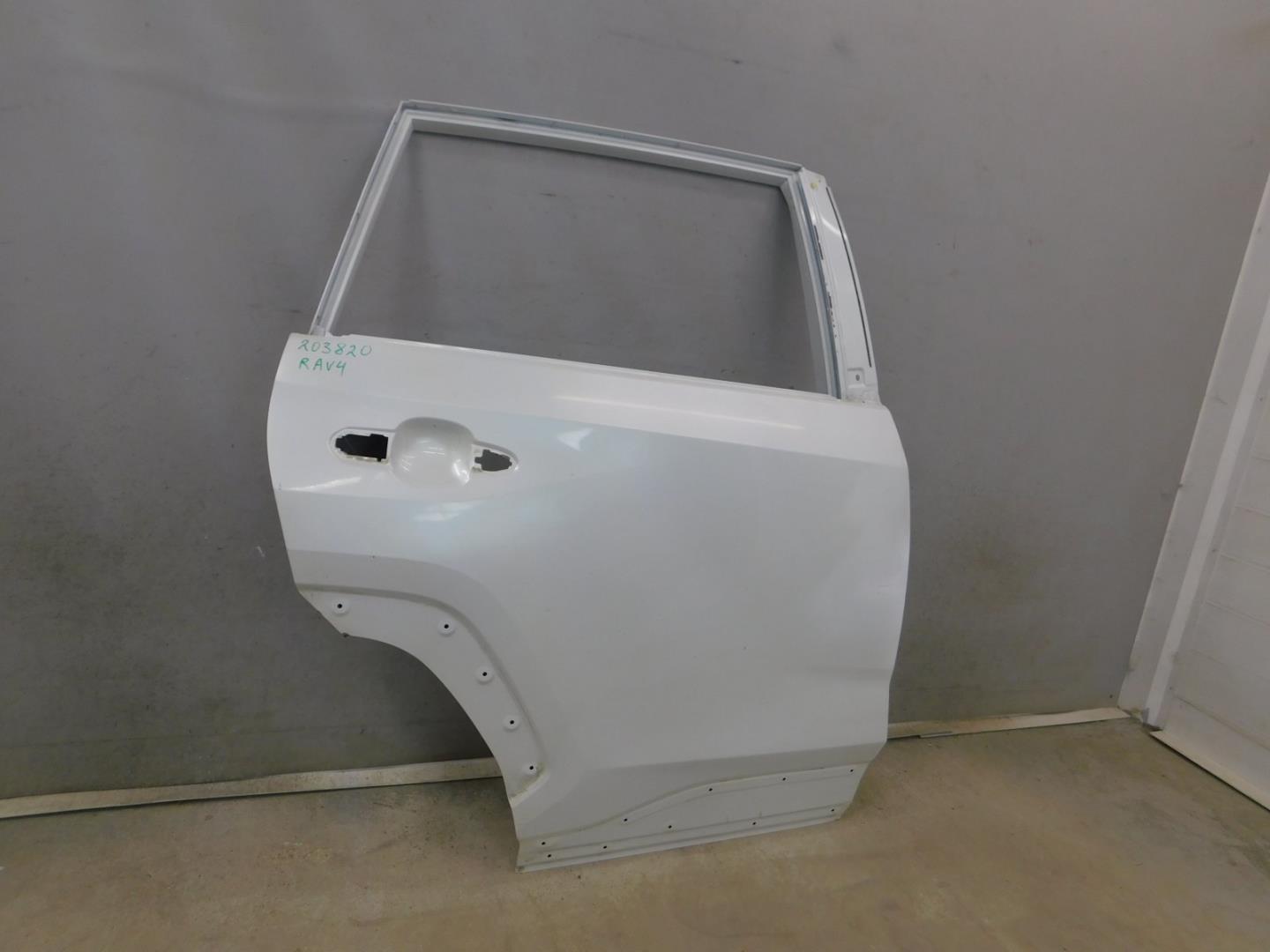 Дверь задняя правая