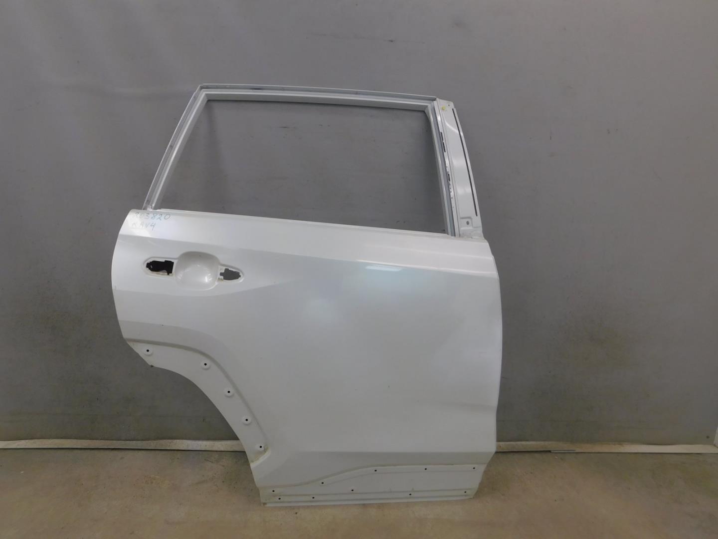 Дверь задняя правая