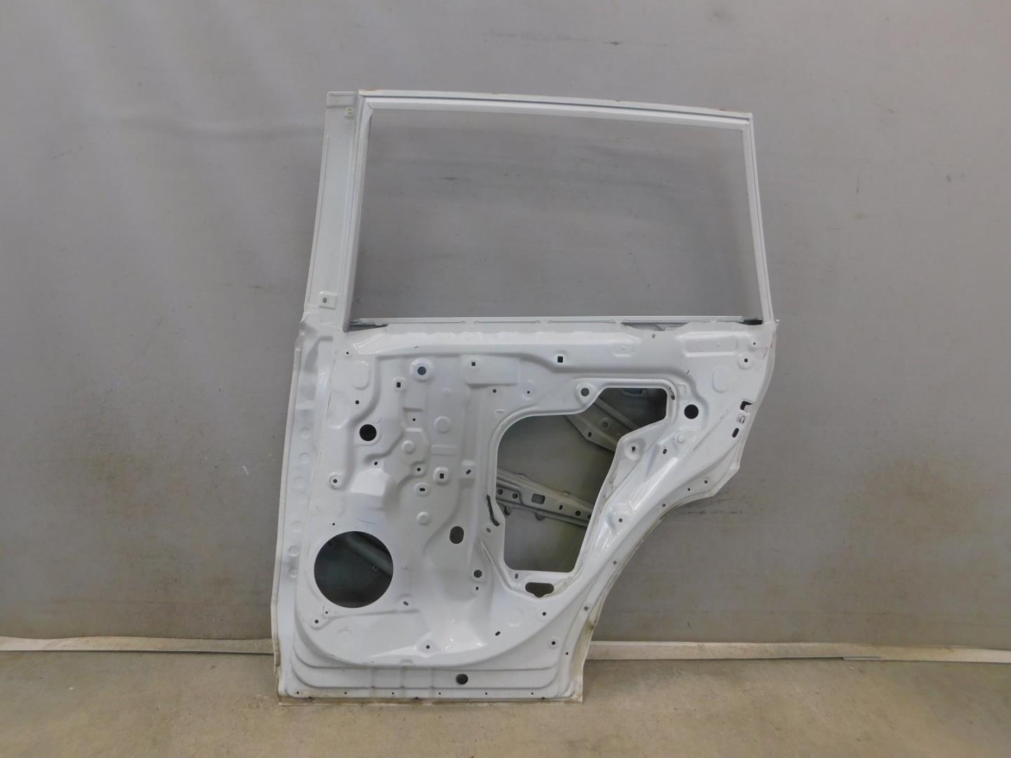 Дверь задняя правая