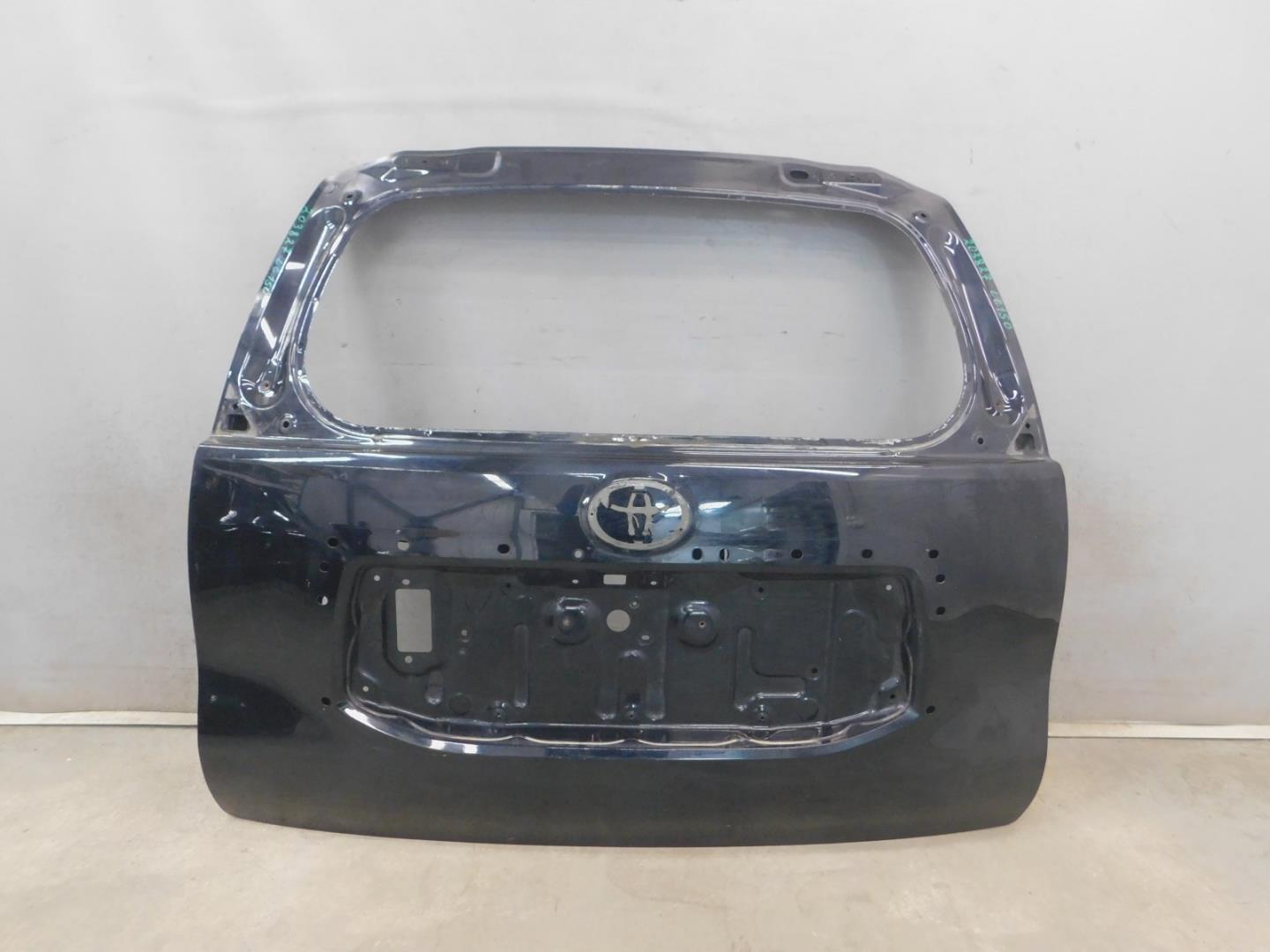 Дверь багажника