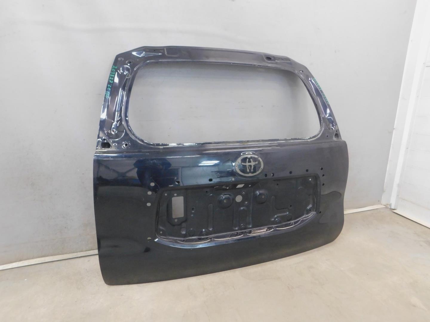 Дверь багажника