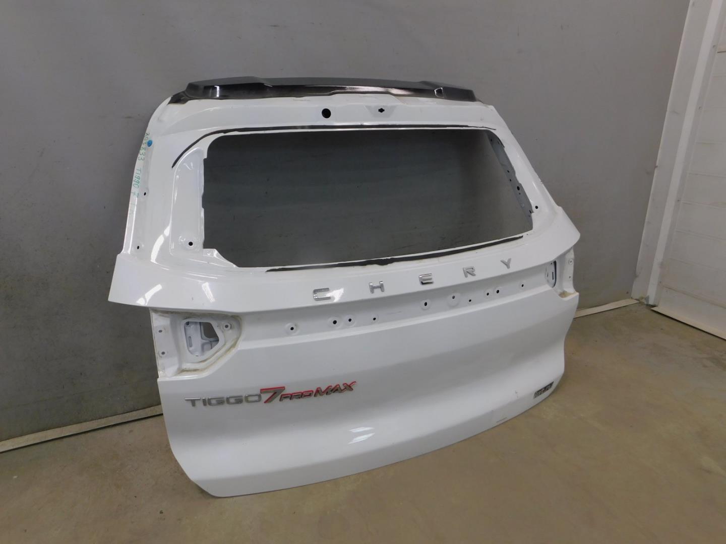 Дверь багажника