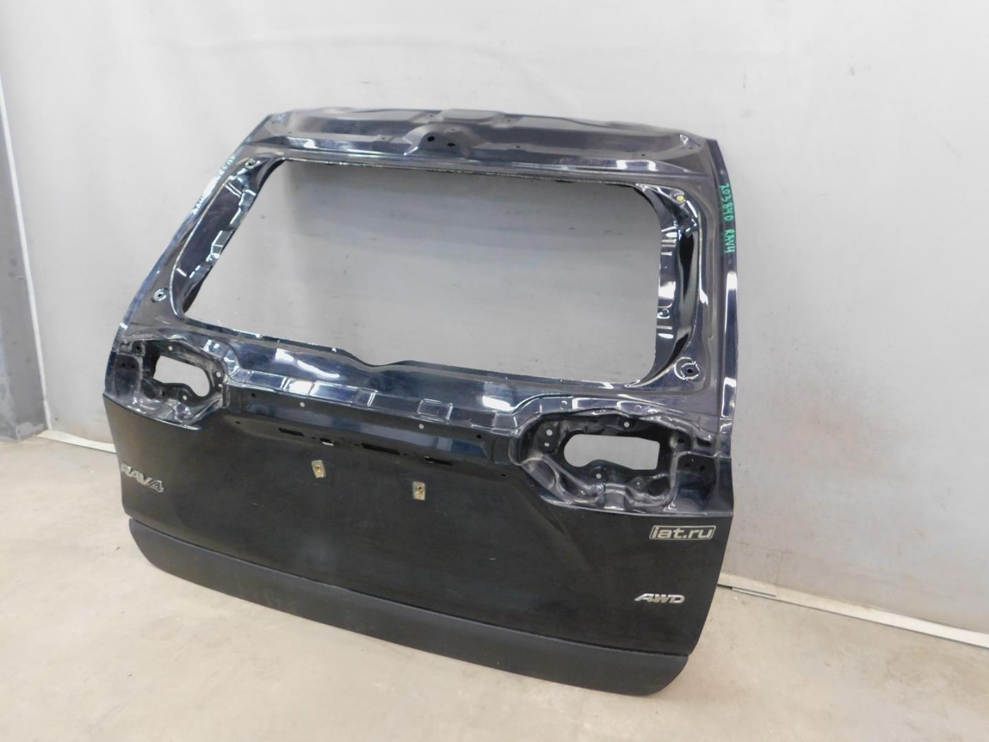 Дверь багажника