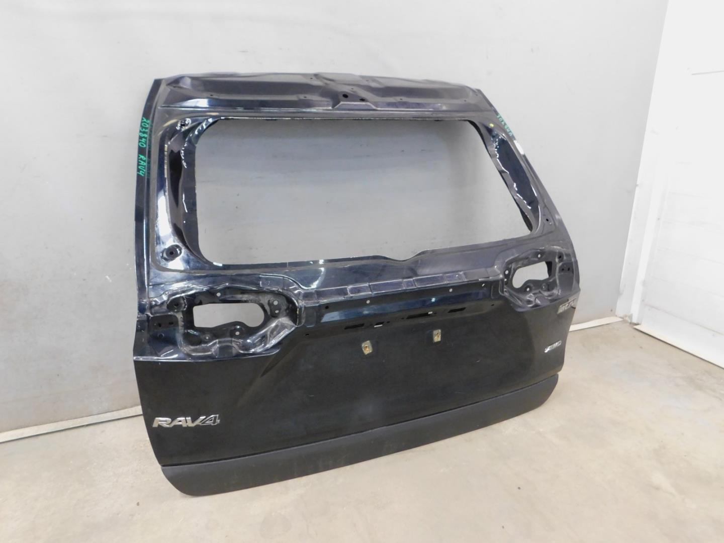 Дверь багажника