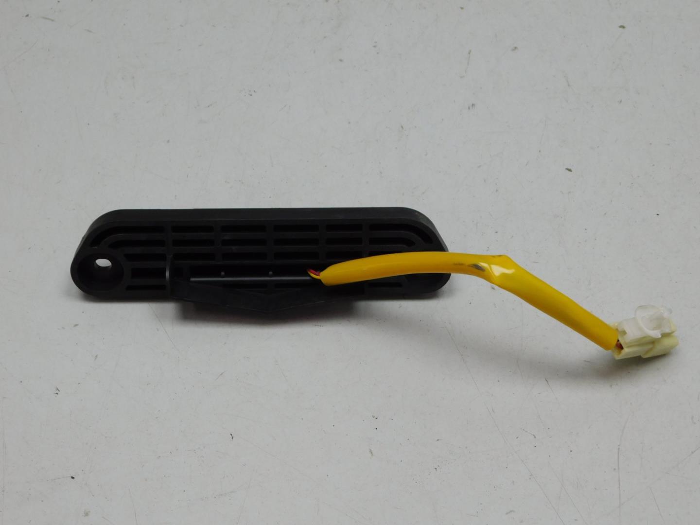 Кнопка открывания багажника