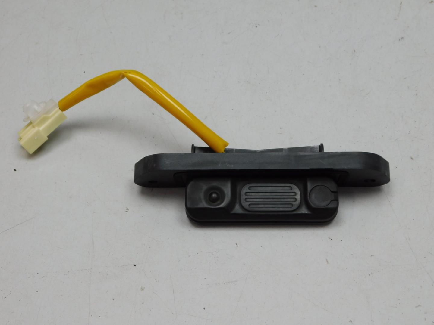 Кнопка открывания багажника