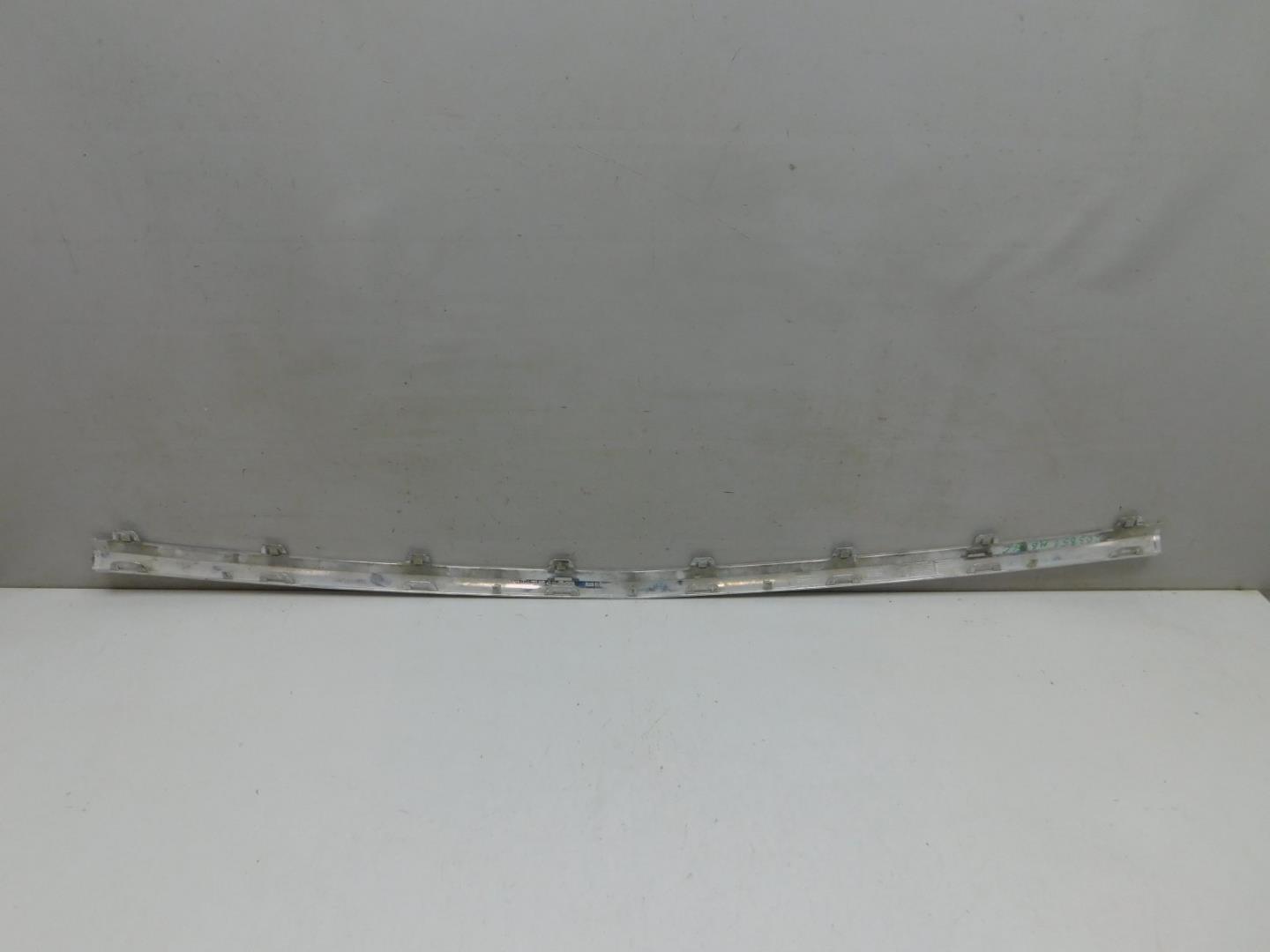 Молдинг переднего бампера