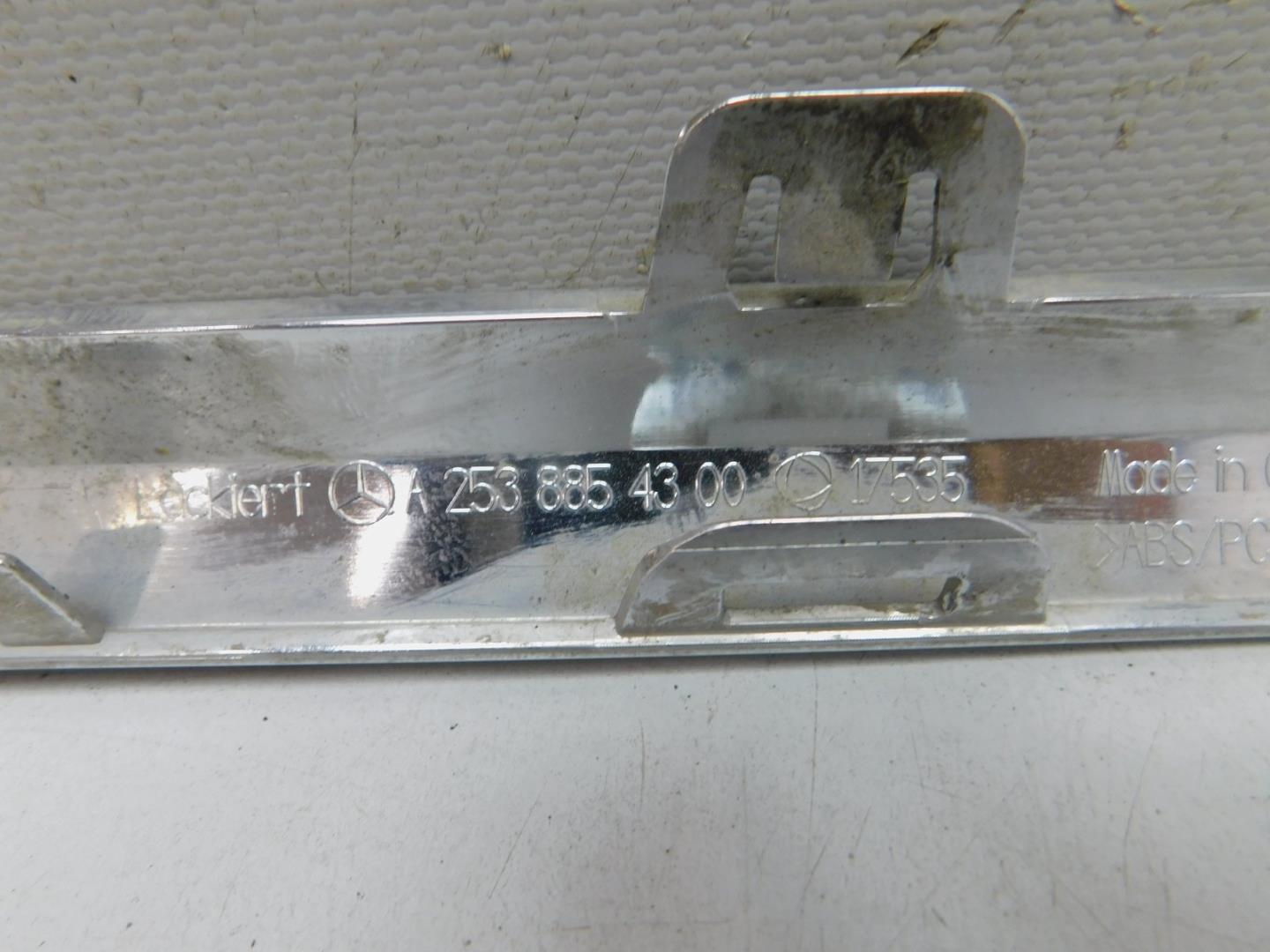 Молдинг переднего бампера