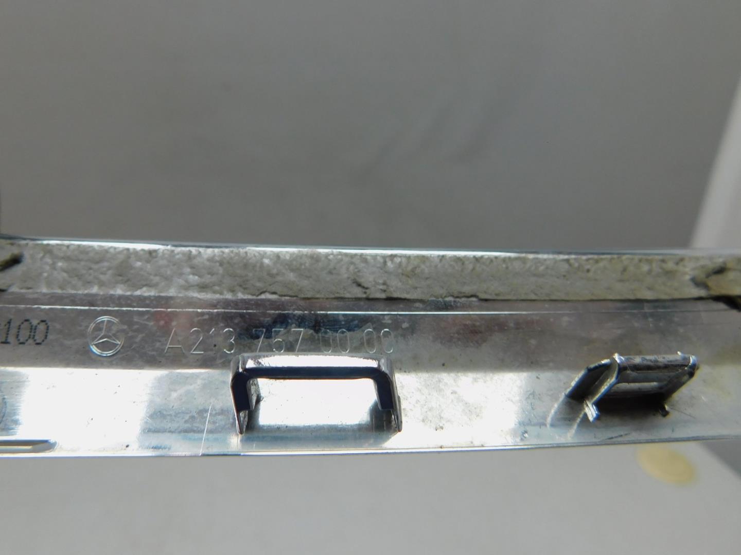 Накладка двери багажника