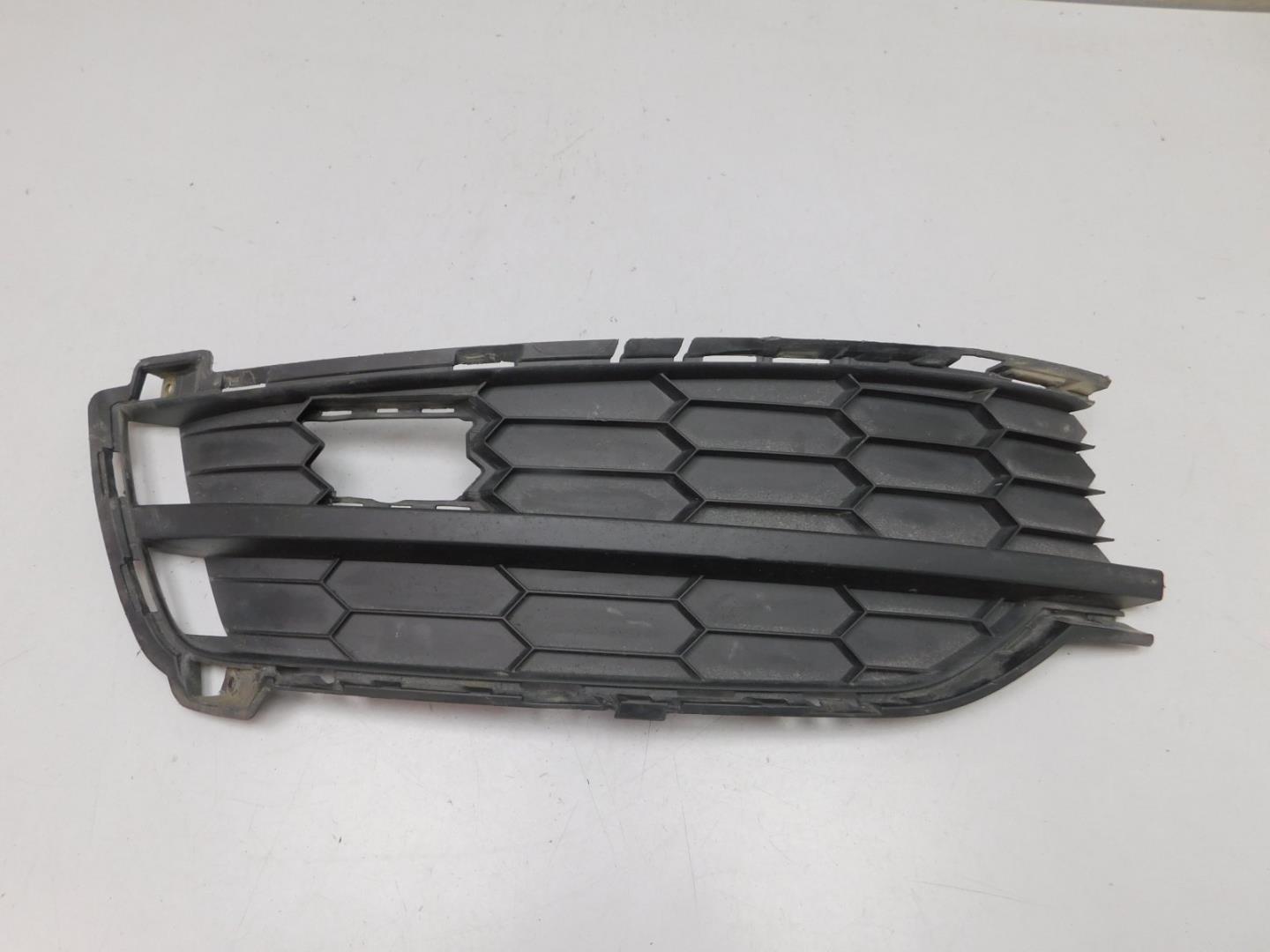 Решетка в бампер левая