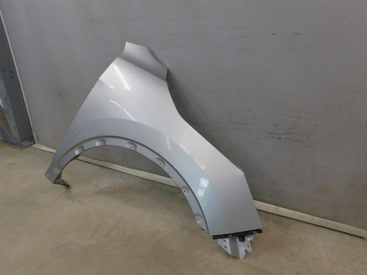 Крыло переднее правое