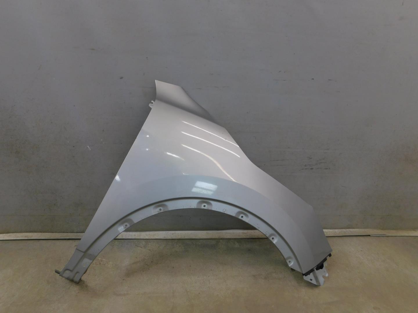 Крыло переднее правое