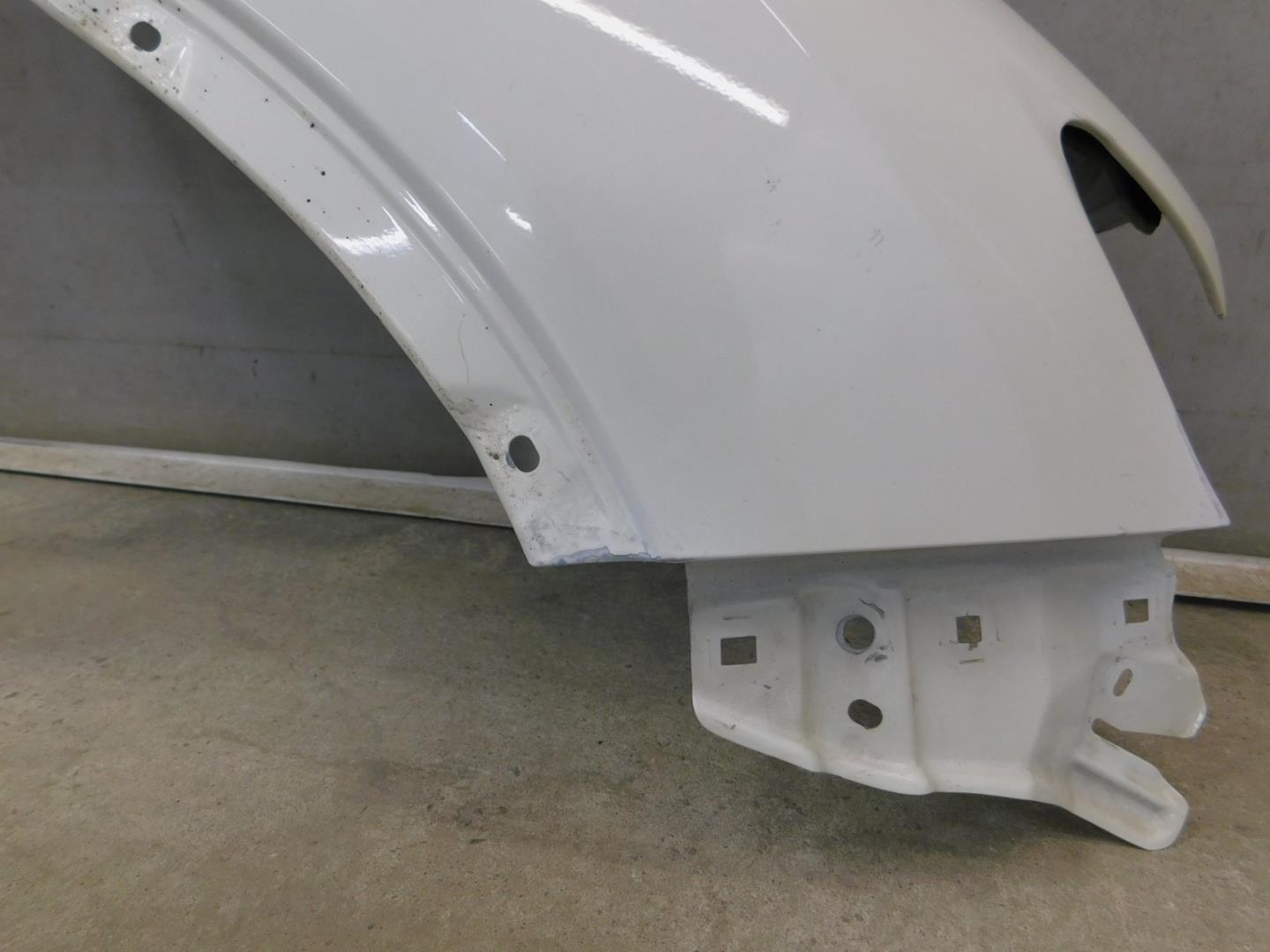 Крыло переднее правое