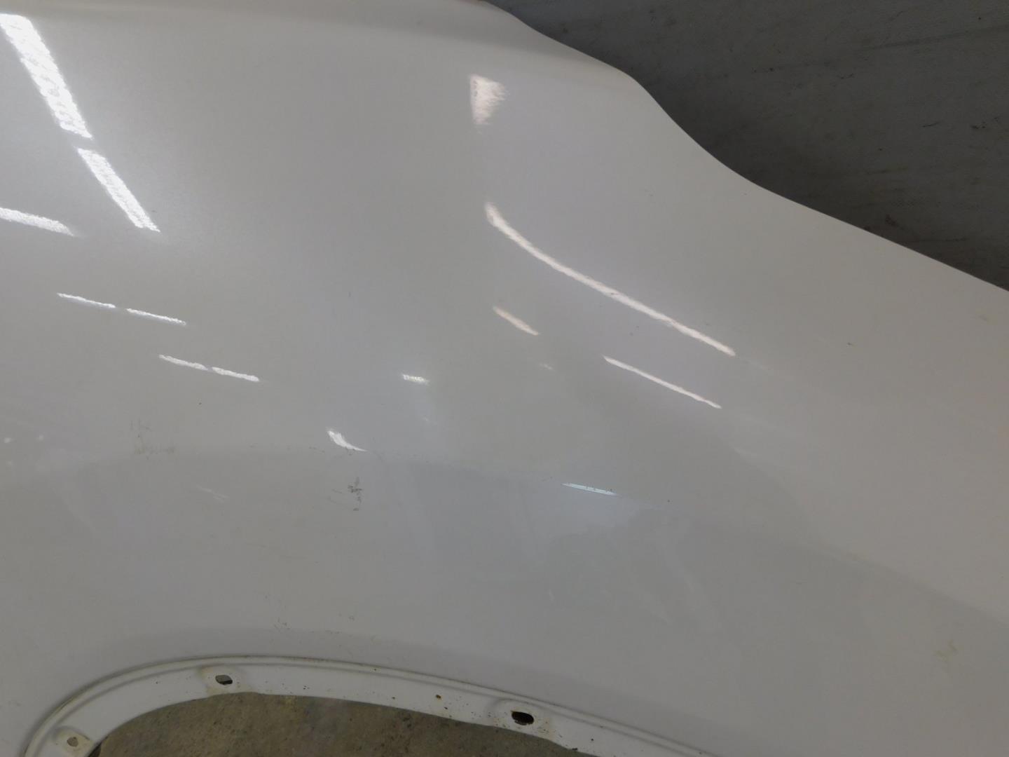 Крыло переднее правое