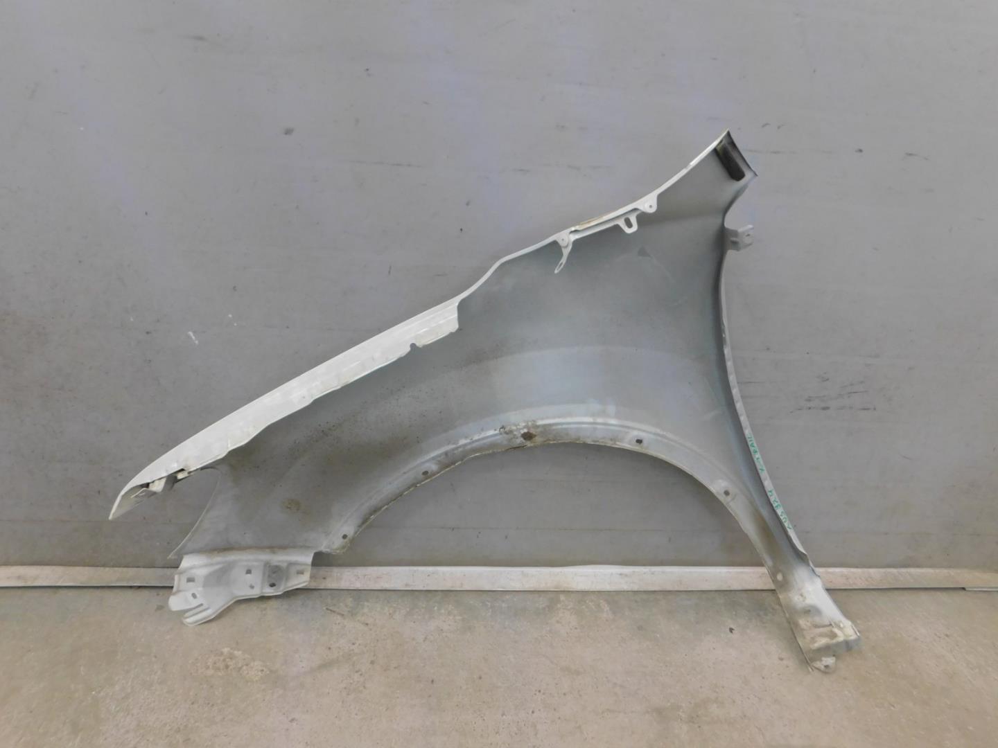 Крыло переднее правое