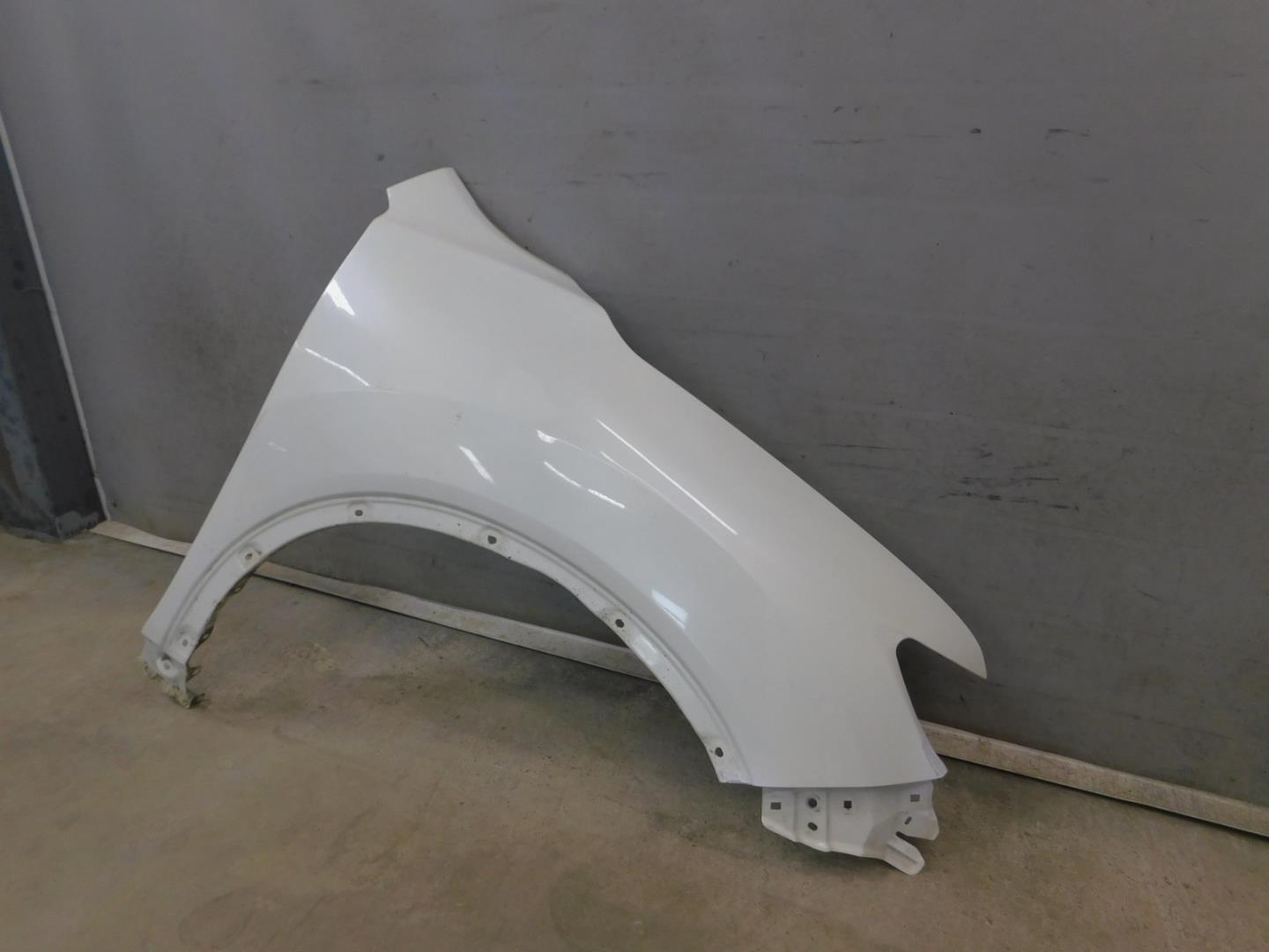 Крыло переднее правое