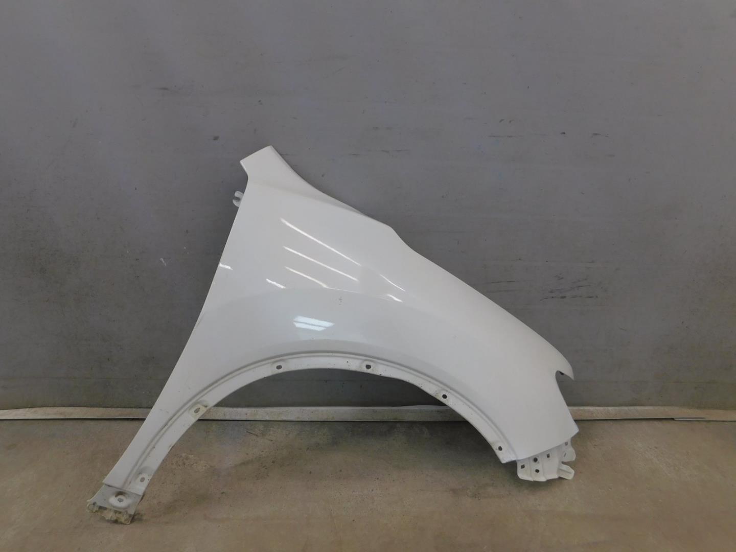 Крыло переднее правое