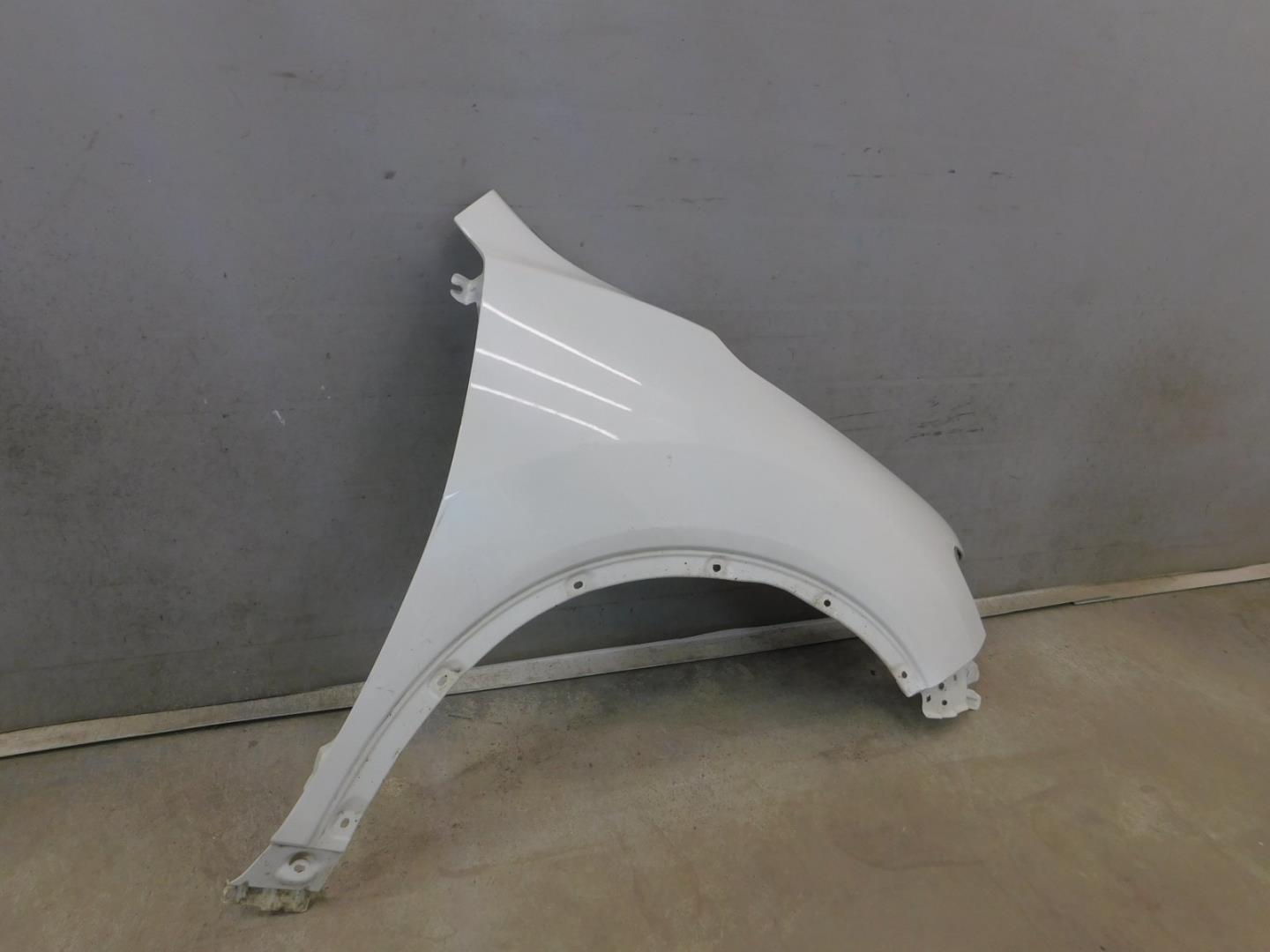 Крыло переднее правое