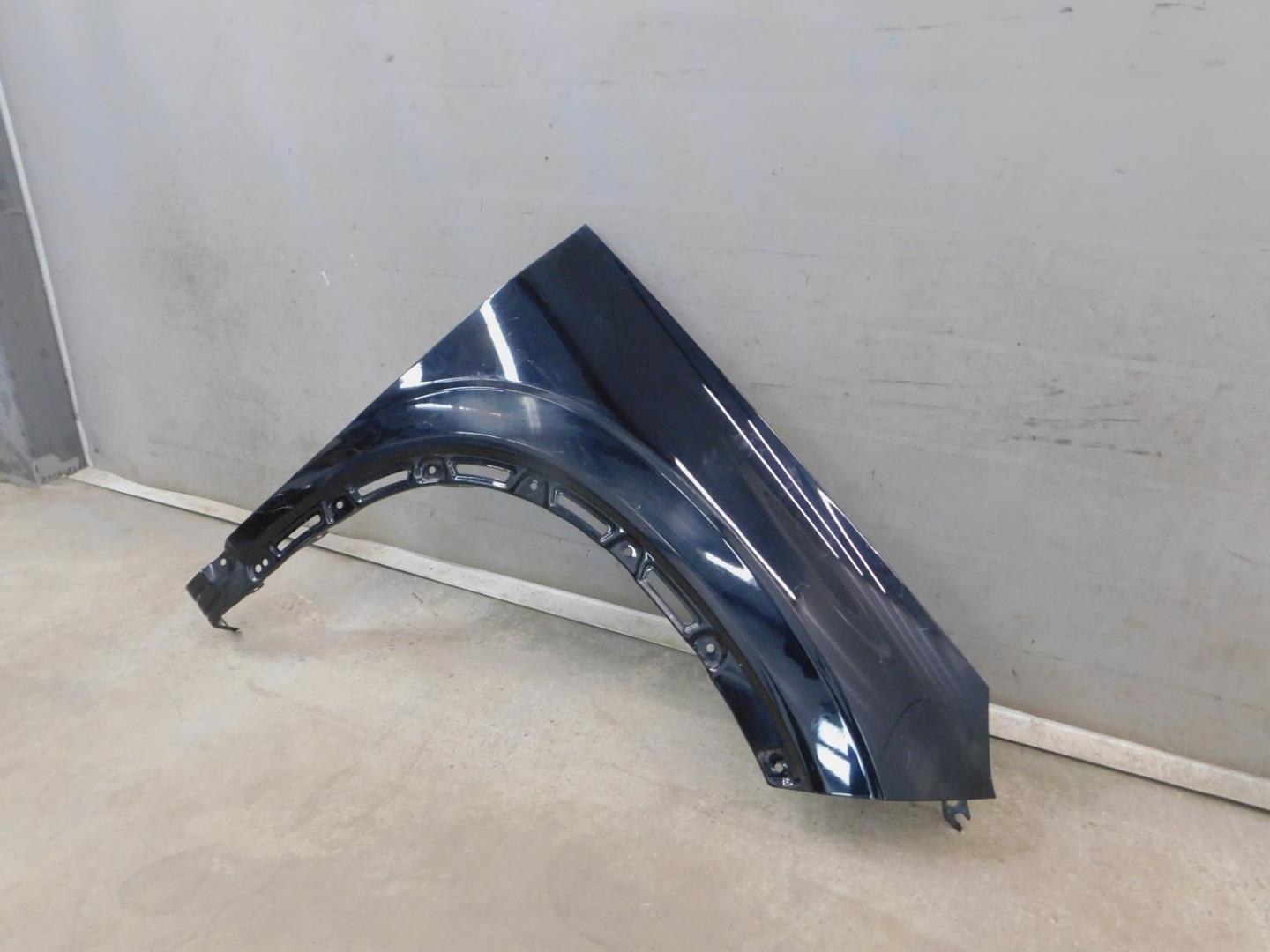 Крыло переднее правое