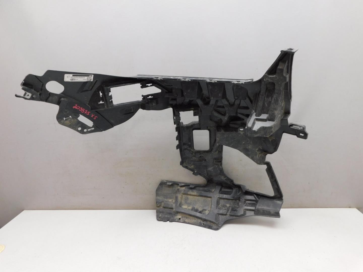 Кронштейн переднего бампера