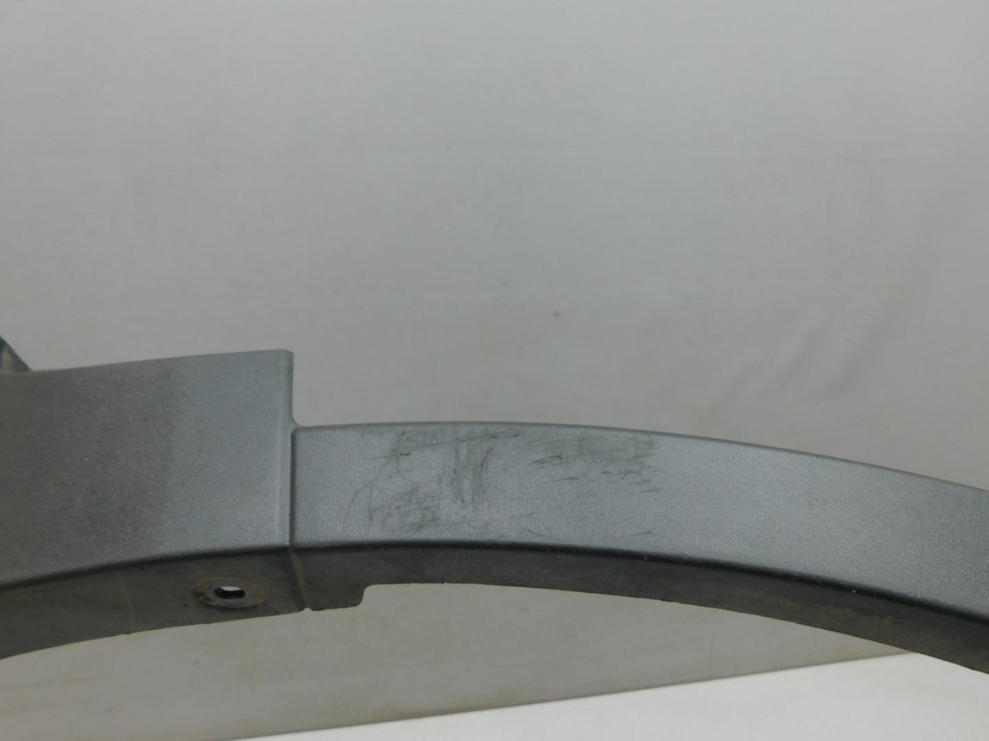 Накладка переднего крыла правого