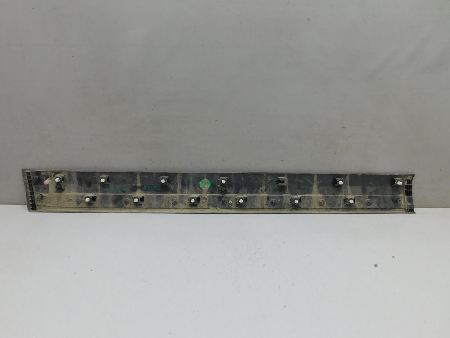 Накладка двери передней правой