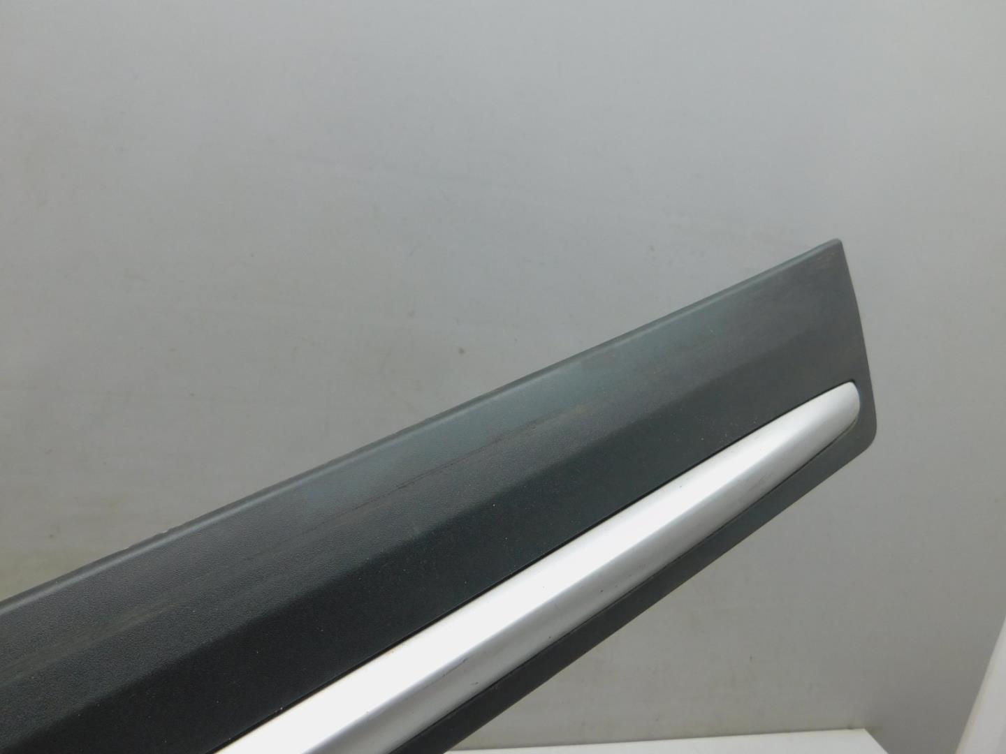 Накладка двери передней правой