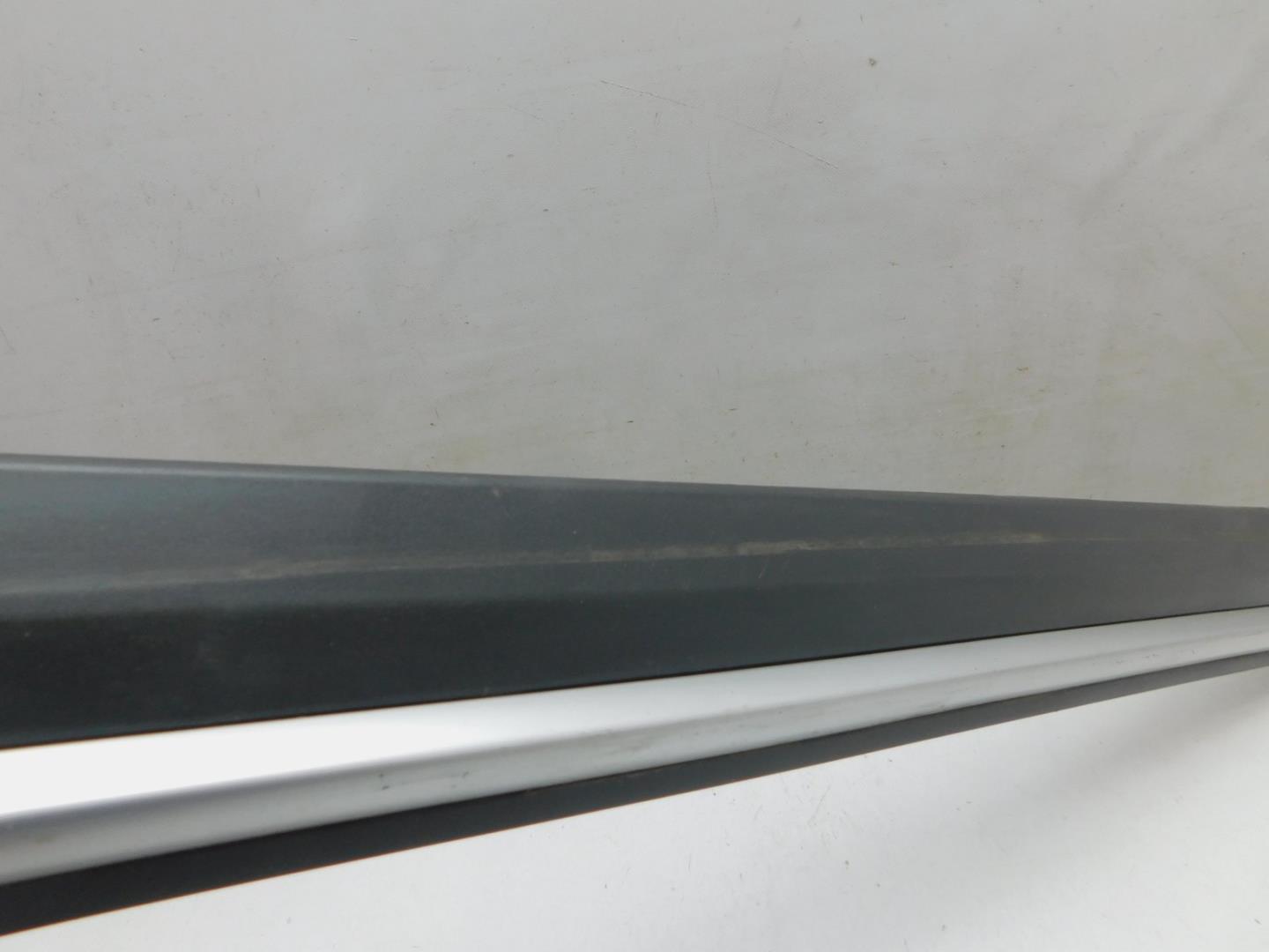 Накладка двери передней правой