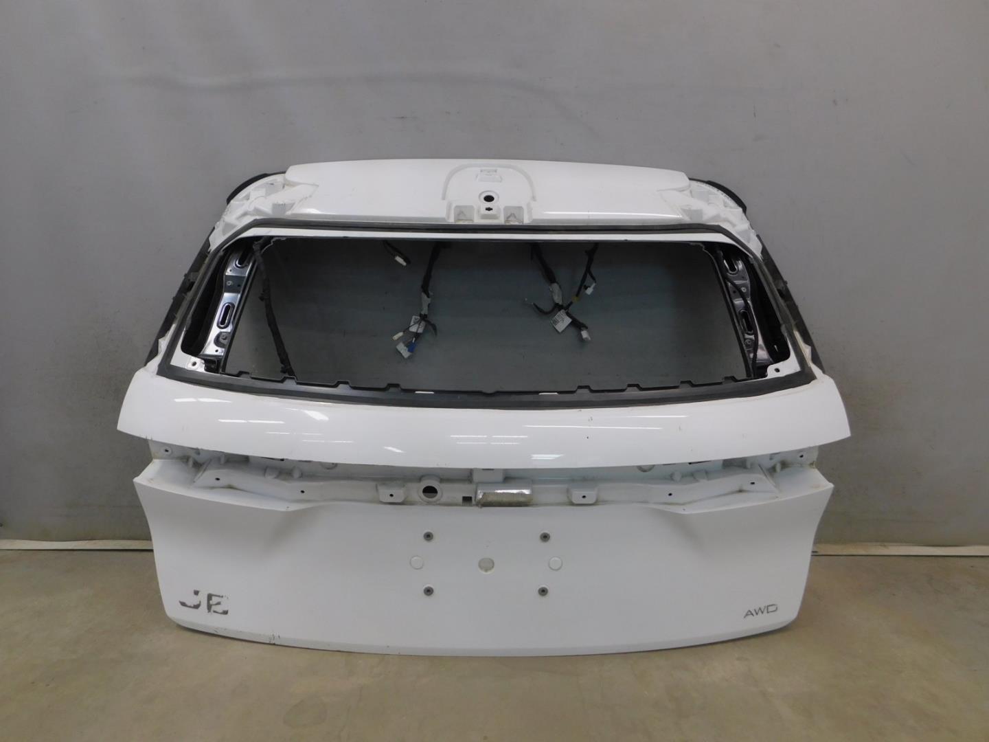 Дверь багажника