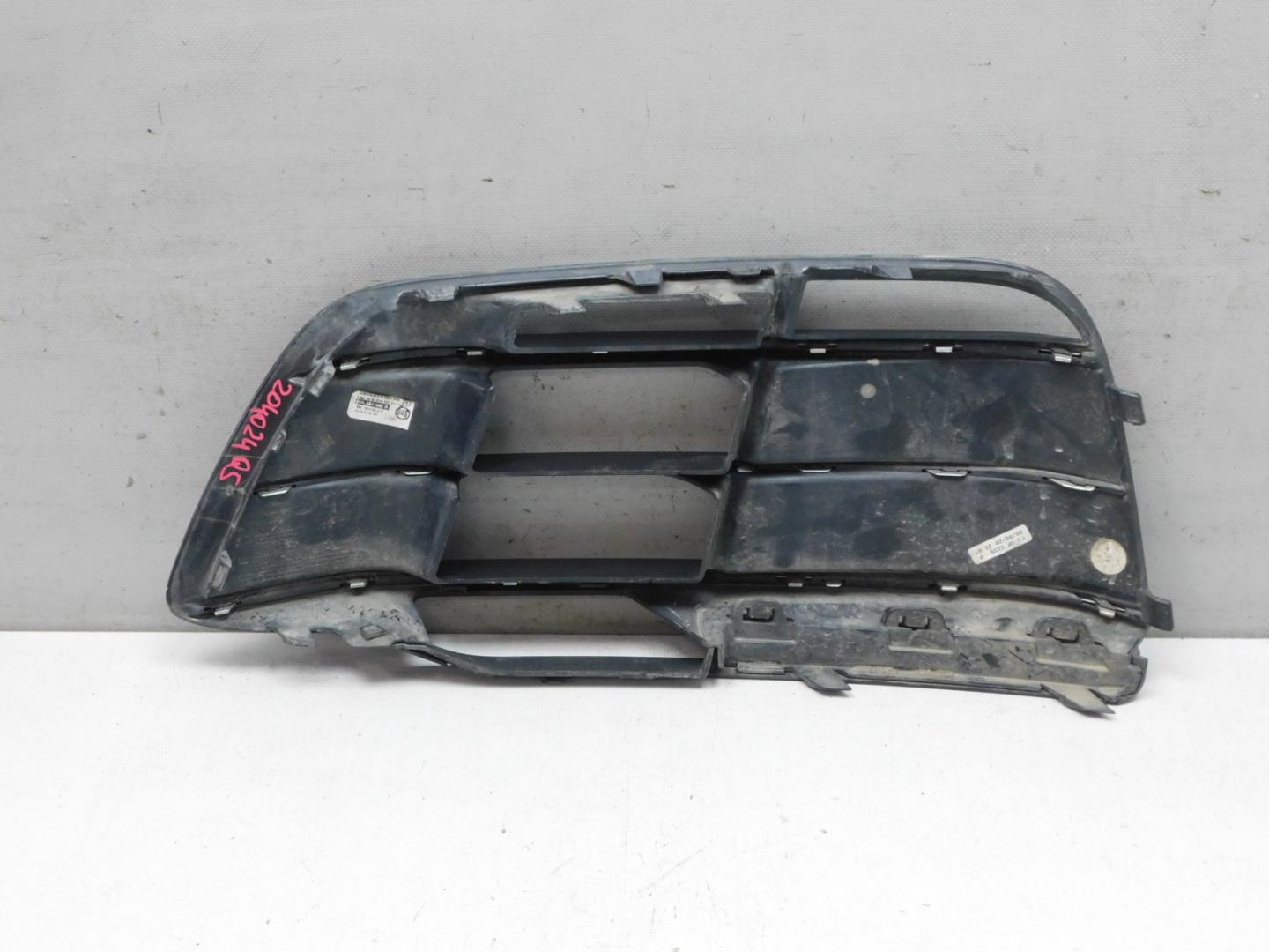 Решетка в бампер правая