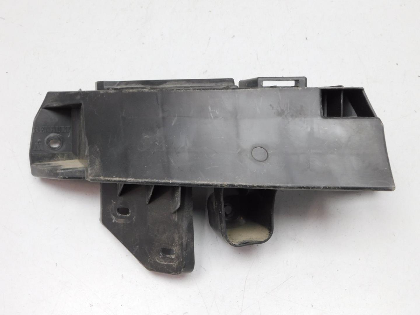 Кронштейн заднего бампера