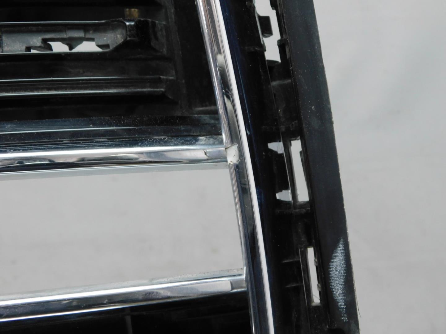 Решетка в бампер левая