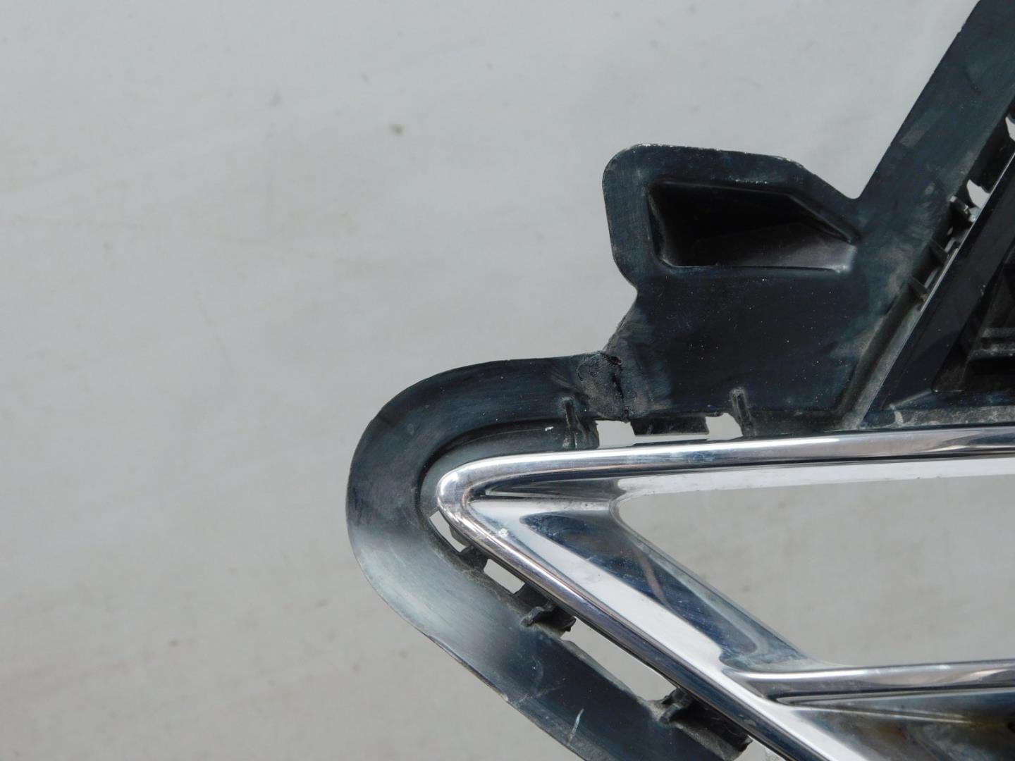 Решетка в бампер левая